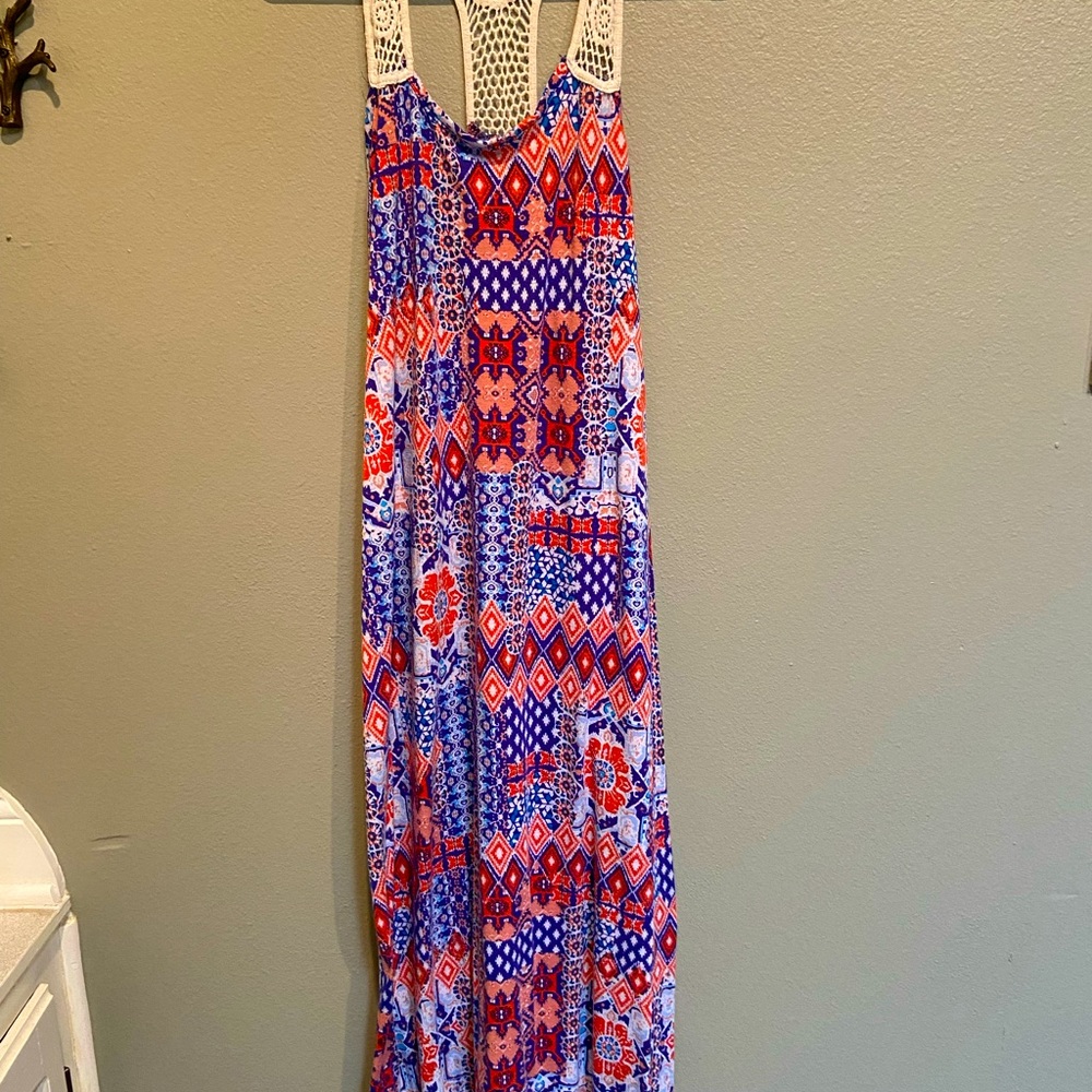 Woman’s sleeveless Maxi dress